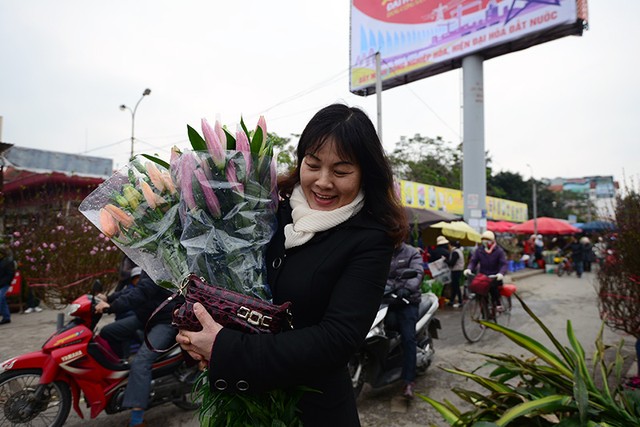 Người dân Thủ đô rộn ràng sắm Tết ảnh 12